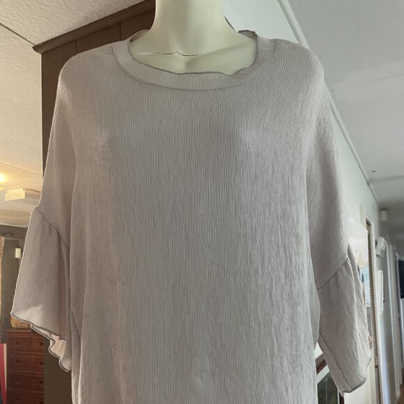 Oatmeal color pullover blouse with three-quarter ruffle sleeves, preloved, - Picture 1 of 4
